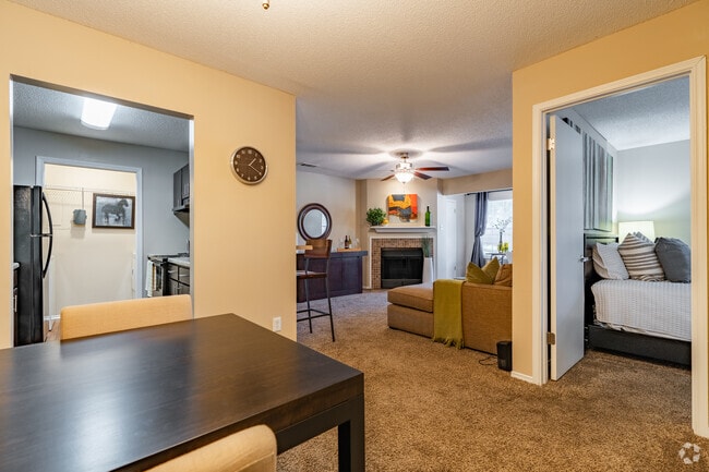 2BR, 2BA - 1150SF