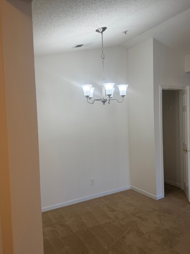 Photo - 811 Brassie Ln