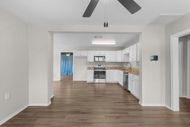 Photo - 657 E Commerce St