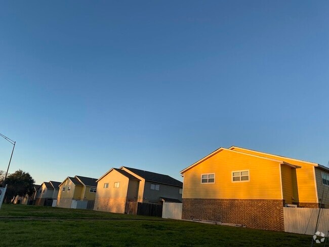Building Photo - 2819 Longmire Dr Rental