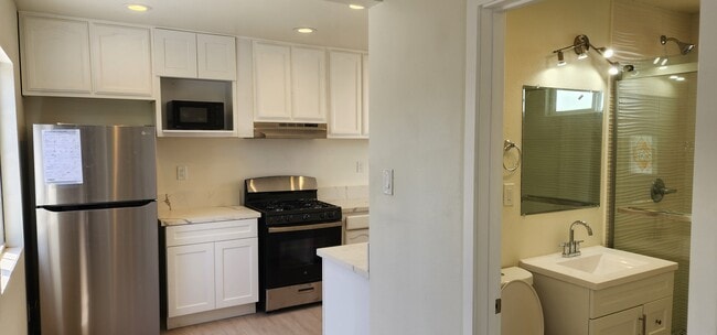 Photo - 950 N Kingsley Dr Unidad 952