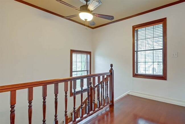 Photo - 2412 Oakdale St