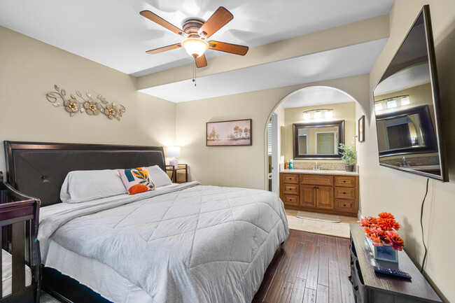 Master bedroom with en-suite bathroom and a king bed, complete with fresh linen for your comfort. - 6090 Rock St House