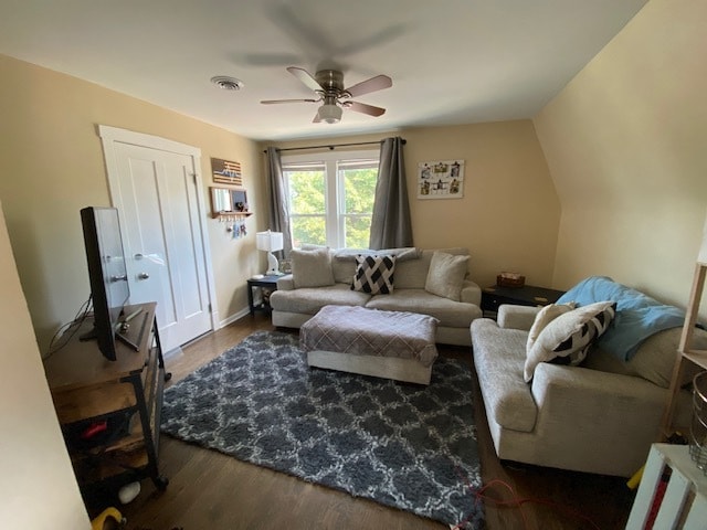 Building Photo - 5546 N Marmora Ave Unit 3