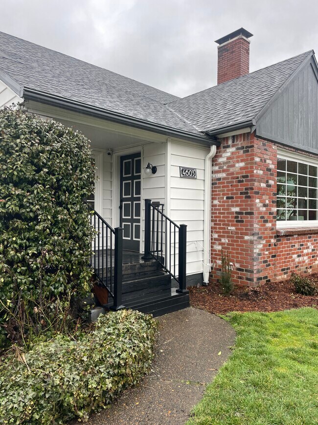 Photo - 4603 NE Irving St