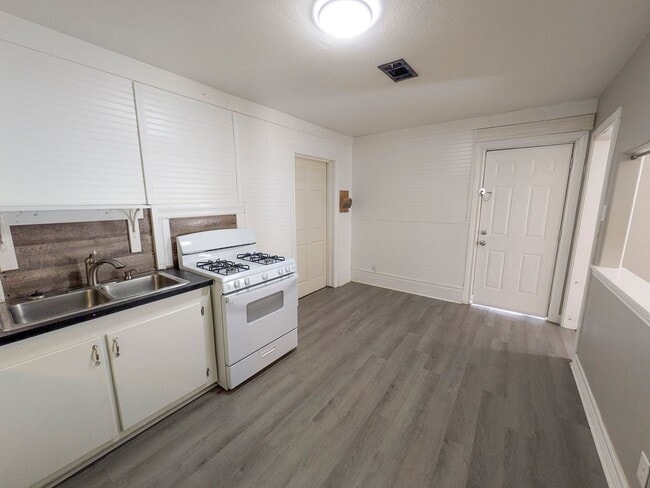 Photo - 290 Hebert Dr