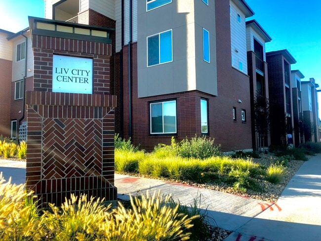 Outside Building - 981 S Sable Blvd Unit 107