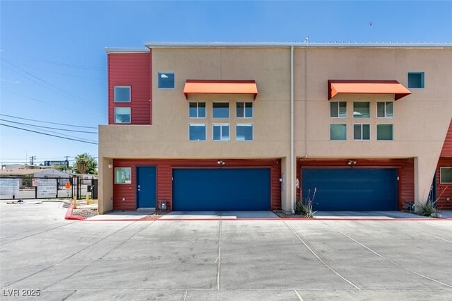 Photo - 255 Tower St Townhome