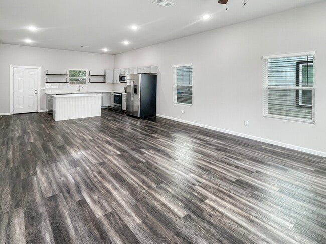 Photo - 3215 Chenault St