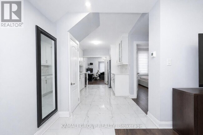 Photo - 449 Kenilworth Ave N