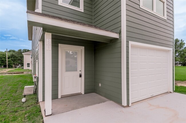 Photo - 250 Shady Oaks