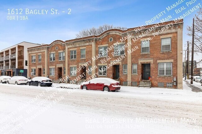 Building Photo - Now Listing: Modern Comfort Living at Beys... Unit 2 Rental