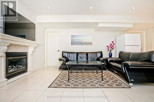 Photo - 206 Kingsdale Ave