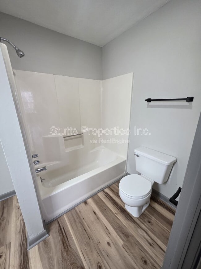 Photo - 668 Simpson St Unit 2