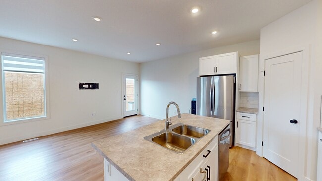 Photo - 10321 B-103149 149 Ave