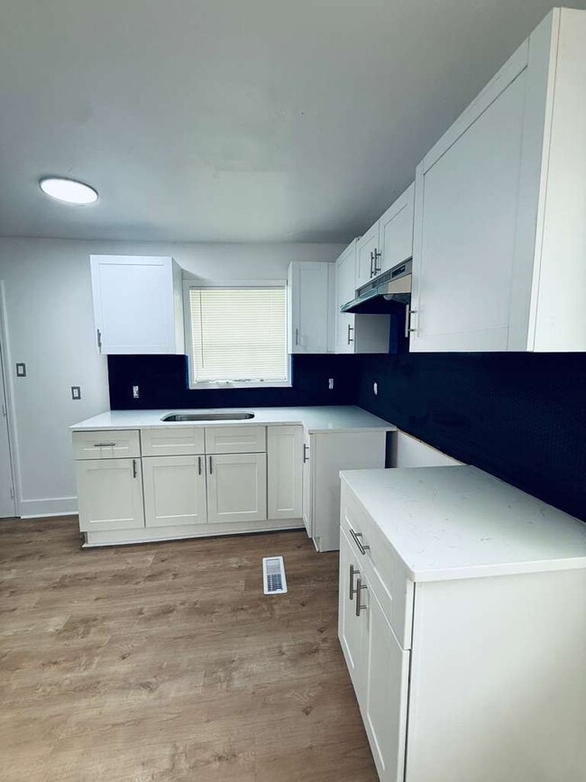 Photo - 124 E Northrup Dr