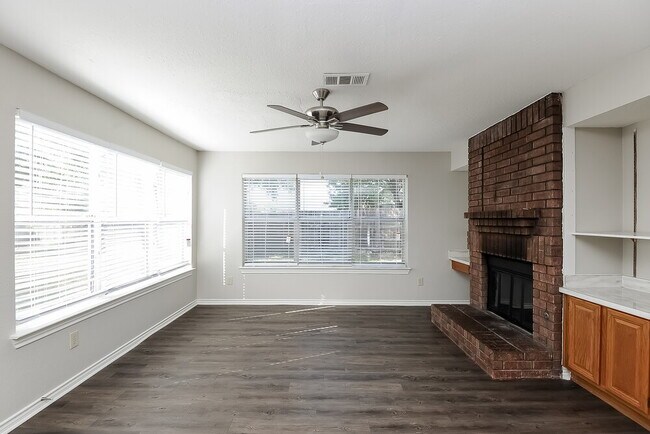 Photo - 720 Finley St