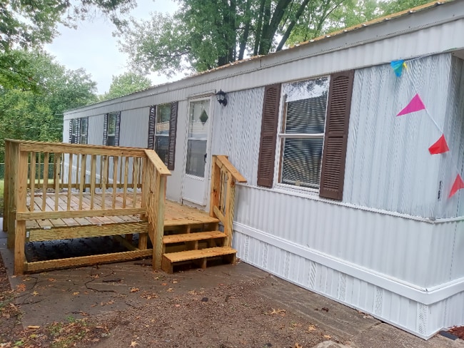 Photo - 777 E Yerby St