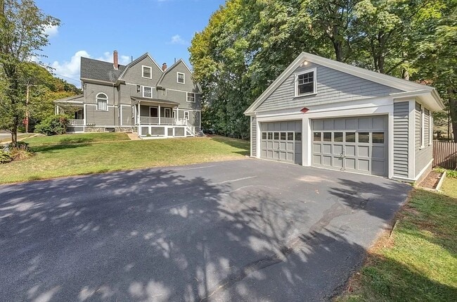 Photo - 112 Church St