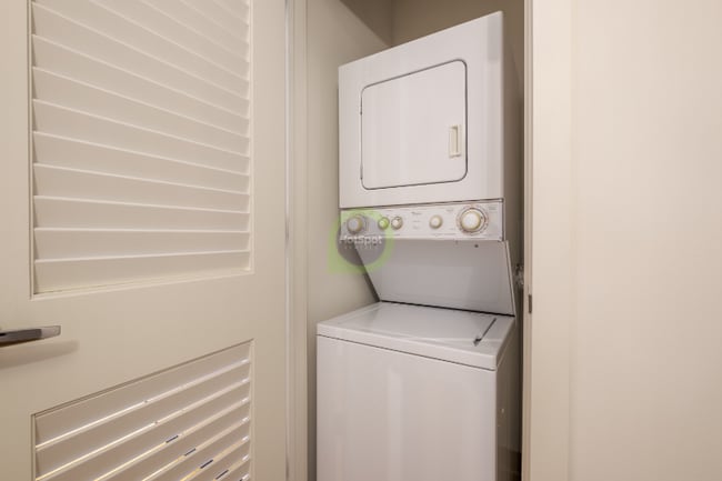 Photo - 91 W Kinzie St