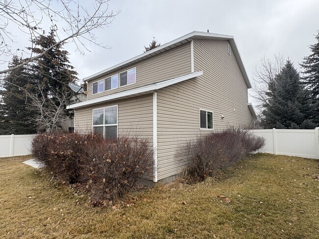 Photo - 1884 Sunset Rd