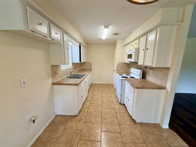 Photo - 15811 Nutcracker Ct