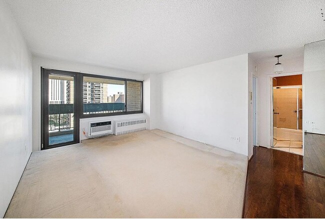 Building Photo - 100 Beekman St