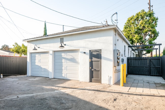 small garage separate entrance plus off street parking - 11112 Exposition Blvd Unit 11112