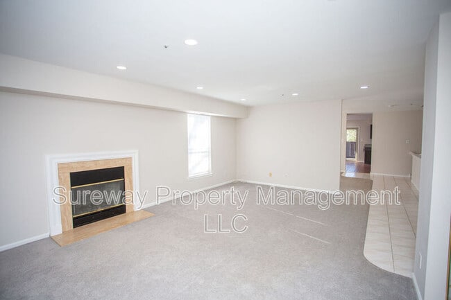 Photo - 5071 Main St