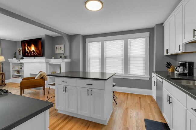 Photo - Furnished 7-Bedroom, 4-Bath Whole House in North Buffalo Unit H