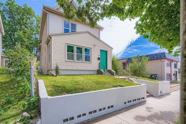 Photo - 610 Fairview Ave N