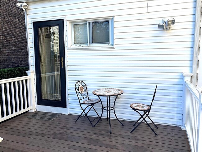 Building Photo - 284 Magnolia Ave Unit 1