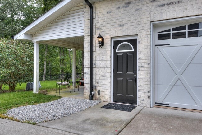 Photo - 651 Oak Meadow Ln Unit B