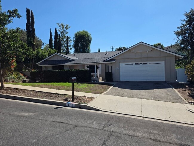 Photo - 3+2 Single Family Home in Thousand Oaks - ...