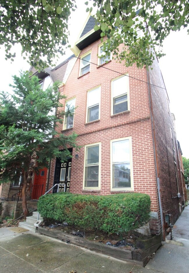 1616 Green St Unit 1