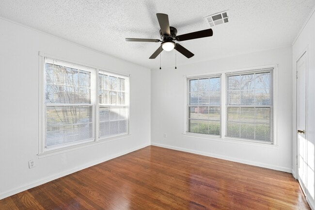 Photo - 4020 Maple Ave