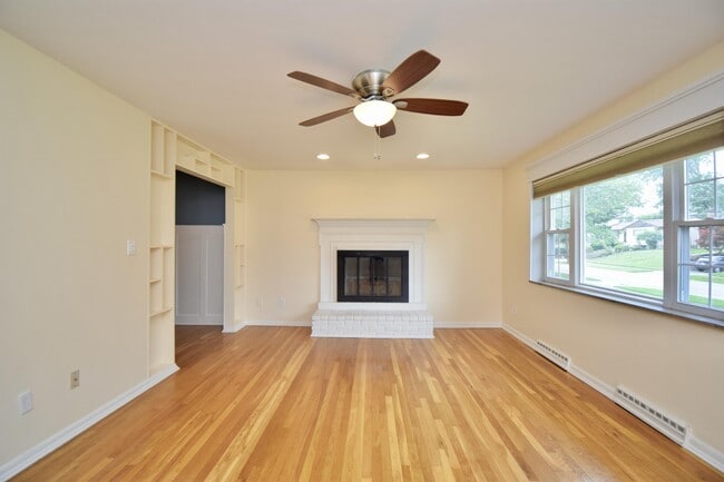 Photo - 7236 Longfield Dr