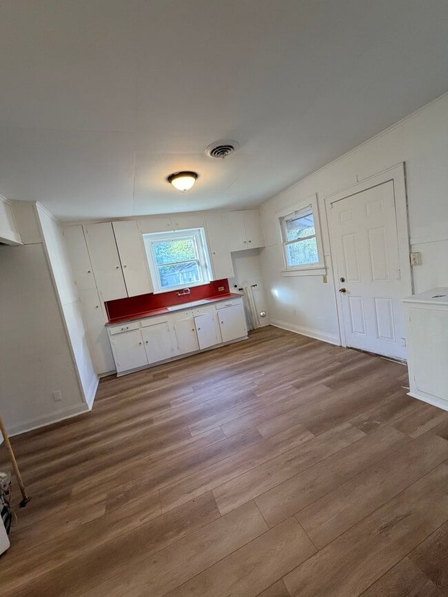 Photo - Beautiful 2 Bedroom Home - Just Updated and Central Air and Heat!