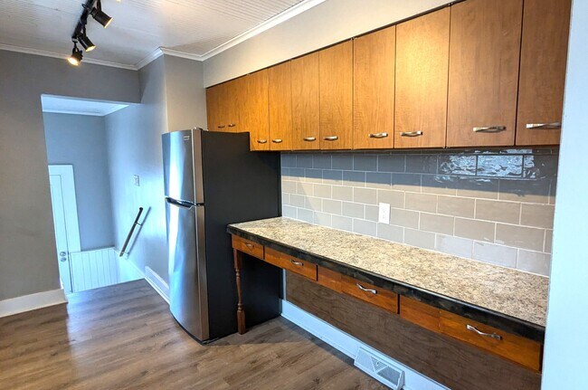 Photo - 1125 Pennoyer Ave Unit 1125 Pennoyer Ave -  1