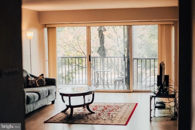 Photo - 1300 Army Navy Dr Unidad 303