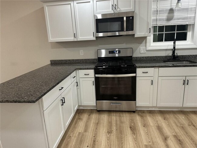 Photo - 697 Manton Ave