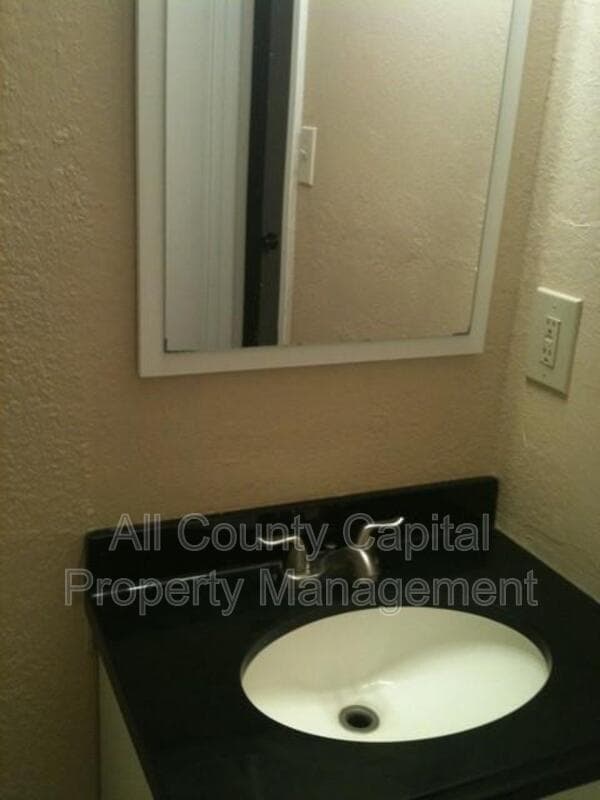 Photo - 9804 Roxanna Dr