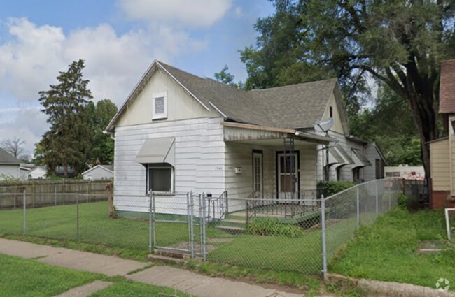 Building Photo - 3 Bedroom Home on the North Side