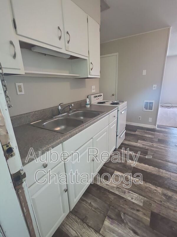 Photo - 568 Julian Rd