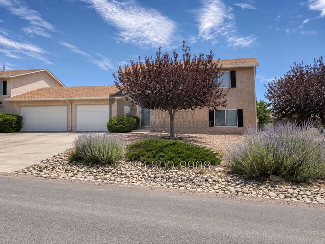 Building Photo - 996 S Palomar Dr