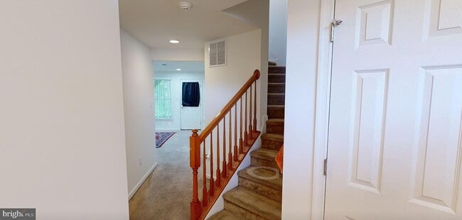 Photo - 60 River Ln