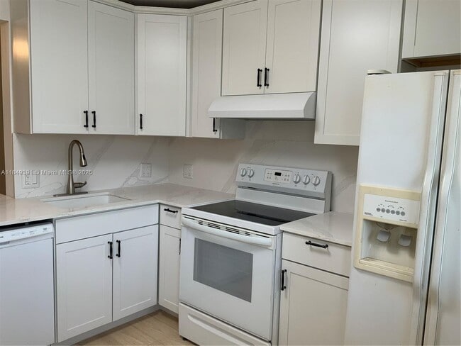 Building Photo - 443 NE 195th St Unit 137 Rental