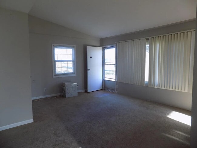 Photo - 1425 Evans Ave