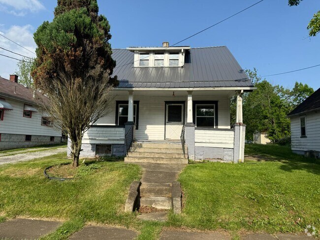 Building Photo - 210 Perry St Rental