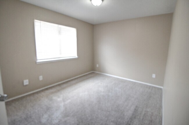 Photo - 1430 Hade Falls Ln